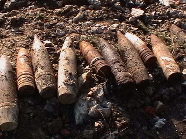 Pyrotechnický průzkum stavební parcely v terénu