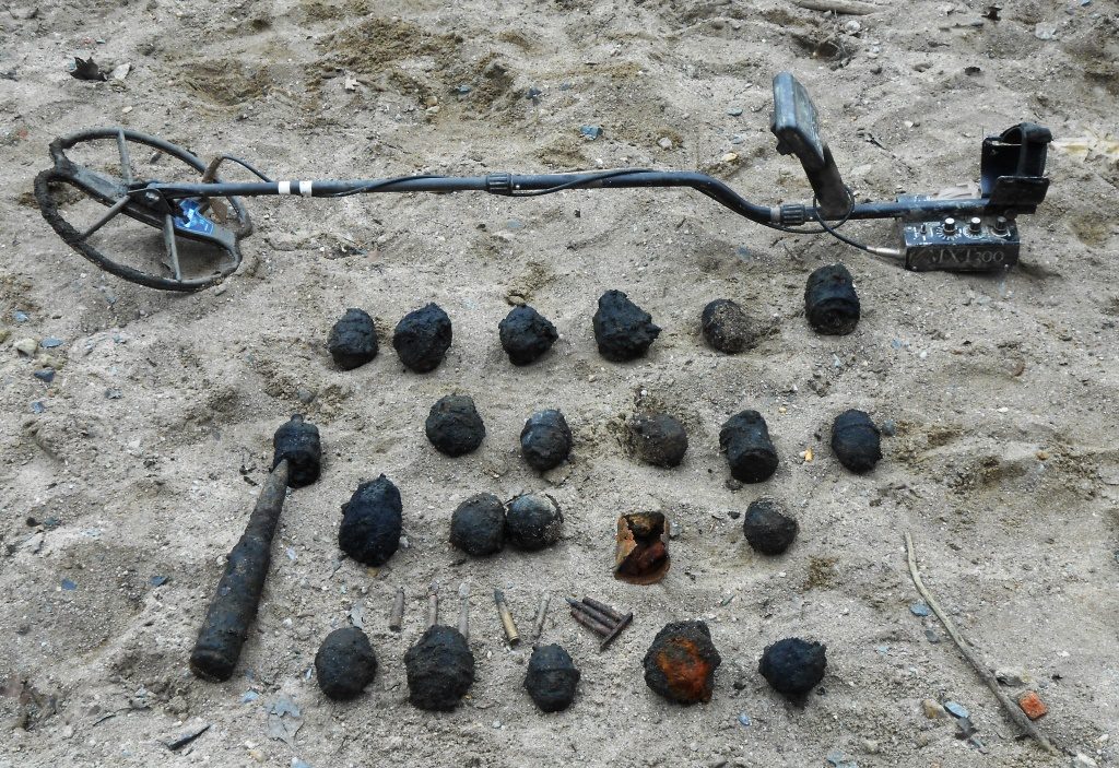 Pyrotechnický průzkum rybníka na Konopišti